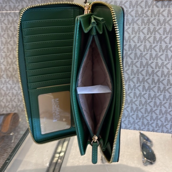 Michael Kors Giftables Lg ZA Continental Wallet Phone Holder Wristlet Fe… - Picture 9 of 16